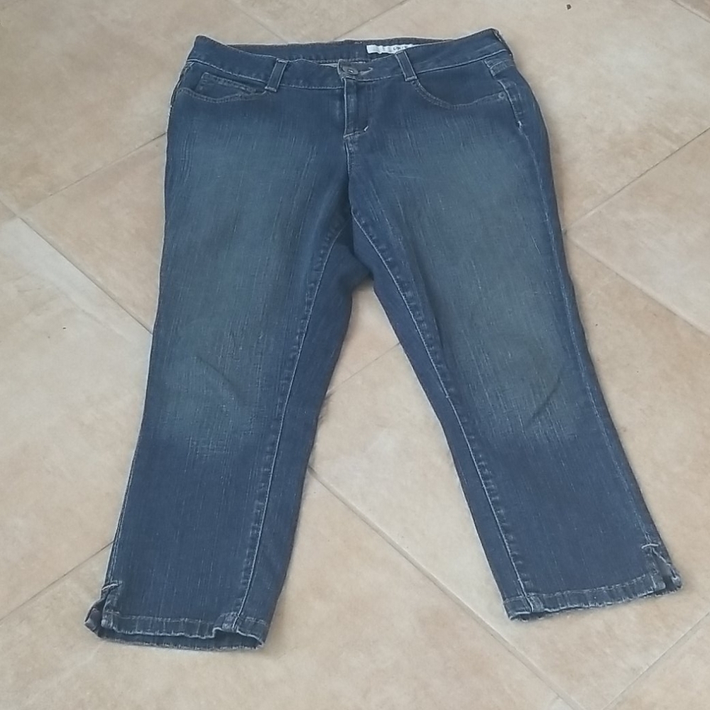 DKNY blue Soho capris size 6